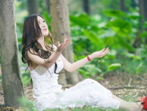 嫩模王婉悠丛林系列,性感与自然的完美融合
