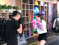 小姐姐和小姐姐对打,小姐姐间的激情碰撞