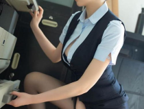 杨晨晨办公室超短裙,超短裙引发职场穿搭热议